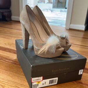 Enzo Angiolini Beige Feather-Embellished Heels
